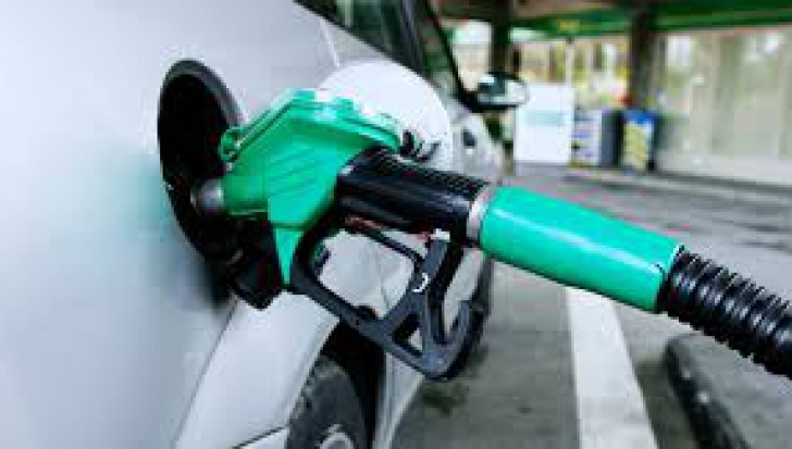 Ponta: Acciza va fi introdusă din aprilie atât la benzină, cât şi la motorină