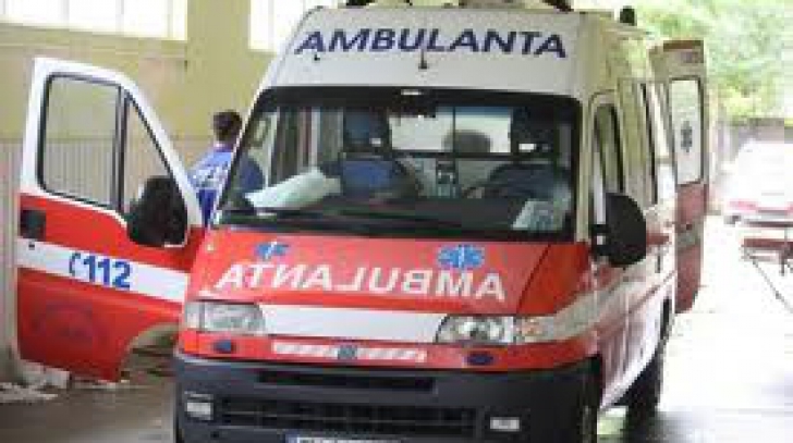 Anchetă a Protecţiei Copilului Vaslui în cazul elevei băute, care a lovit un echipaj al Ambulanţei