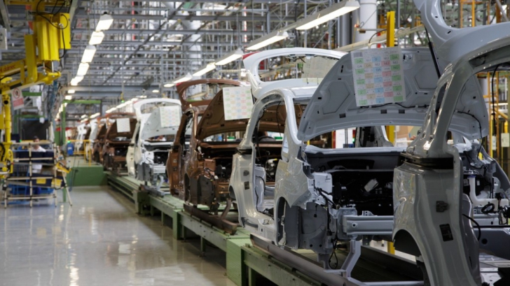 Ford a decis să oprească temporar producţia B-Max şi în următoarele două luni
