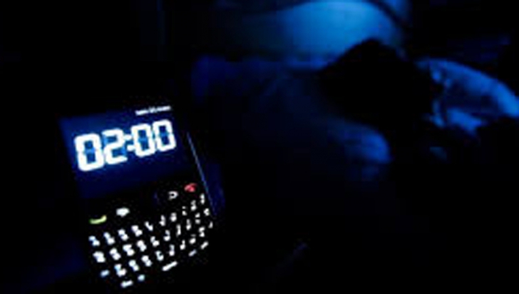 De ce să nu dormi niciodată cu telefonul mobil în aceeași cameră cu tine
