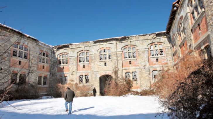 Acoperișul închisorii Doftana, monument istoric, continuă să se prăbuşească