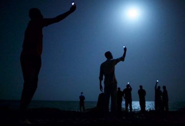 O imagine cu imigranţi africani sub clar de lună a câştigat concursul World Press Photo 2014