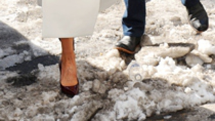 Victoria Beckham, în pantofi stiletto prin zăpadă