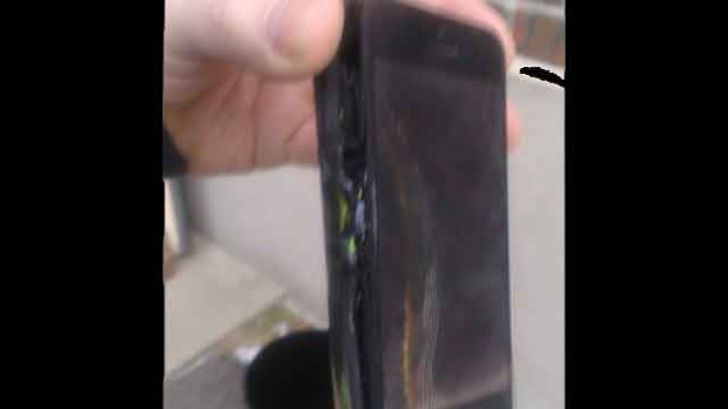 iPhone-ul a luat foc în buzunarul fetei