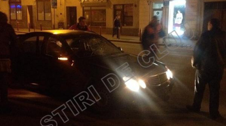 O mașină a Consulatului Maghiar a lovit un adolescent de 17 ani în centrul Clujului