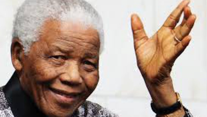 Asistenta personală a lui Nelson Mandela îşi va publica memoriile în iunie