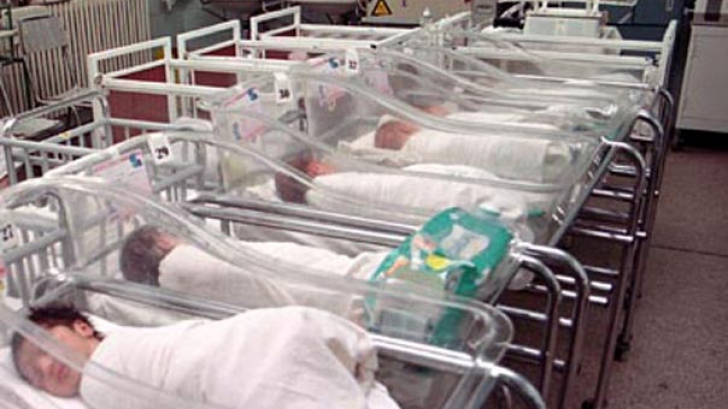 CRIZĂ LA SIBIU: Bebeluşii sunt externaţi la două zile de la naştere, pentru că nu au spaţiu