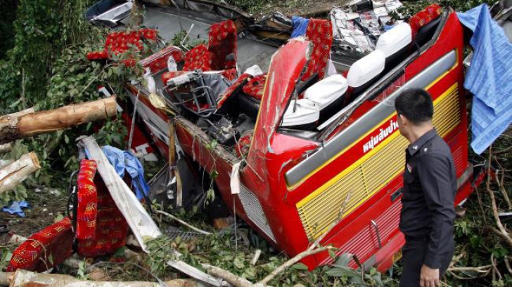 Accident GROAZNIC în Thailanda. 15 MORŢI, dintre care 13 COPII