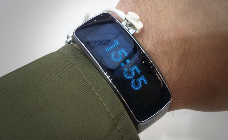 Samsung Gear Fit, unul dintre cele mai interesante dispozitive purtabile din ultima vreme