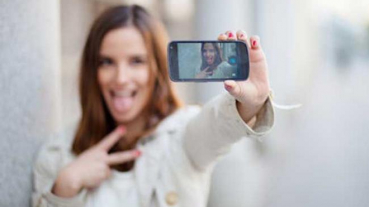 Nebunia fotografiilor "selfies" va dispărea în șase luni, susține David Baley