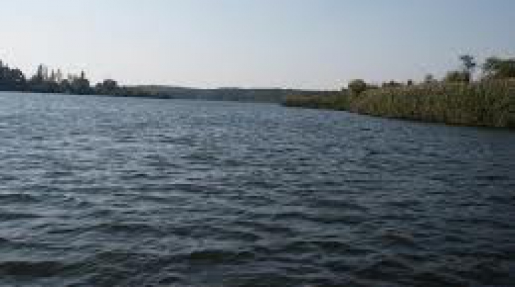 Trei bărbaţi salvaţi după ce au căzut în lacul Snagov