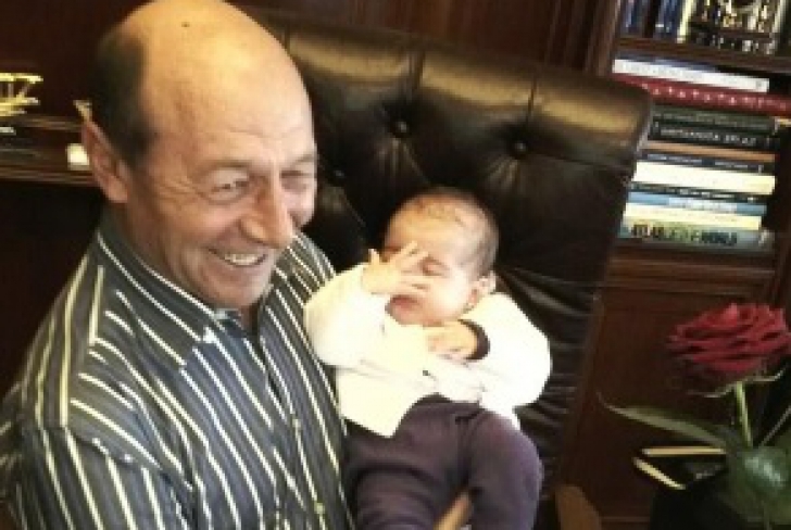 O olteancă din Turcia, către Băsescu: Dacă nepoţica are avere mare, să aveţi pe băieţelul meu ginere