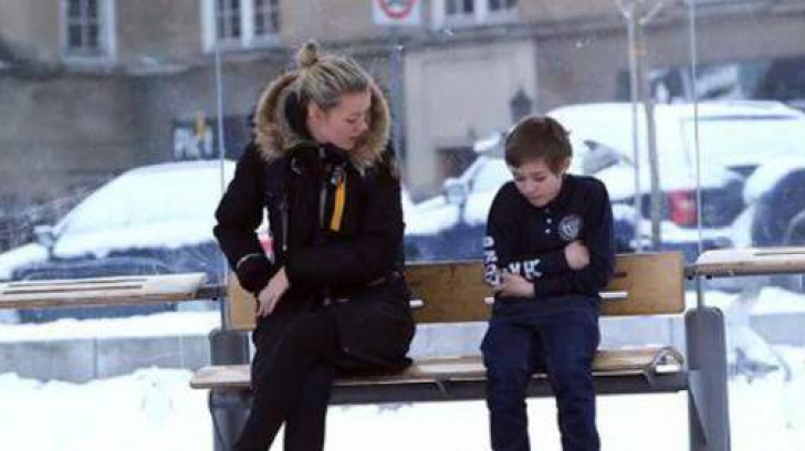 Norvegienii l-au ajutat cum au putut pe băiețelul care îngheța