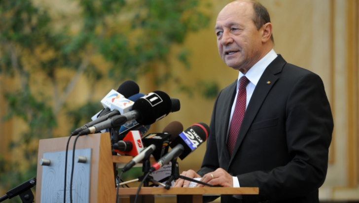 Băsescu: Premierul să nu mai dea semnalul "Lăsaţi să plece preşedintele că recunosc eu Kosovo"