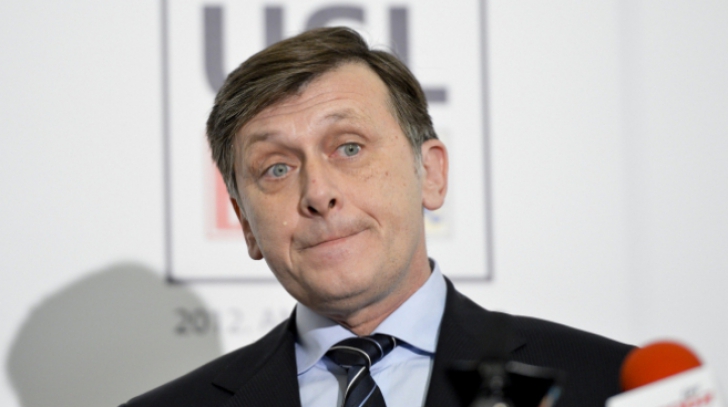 Antonescu: E corectă propunerea lui Băsescu în cazul Jobbik, dar aş opta pentru un regim general