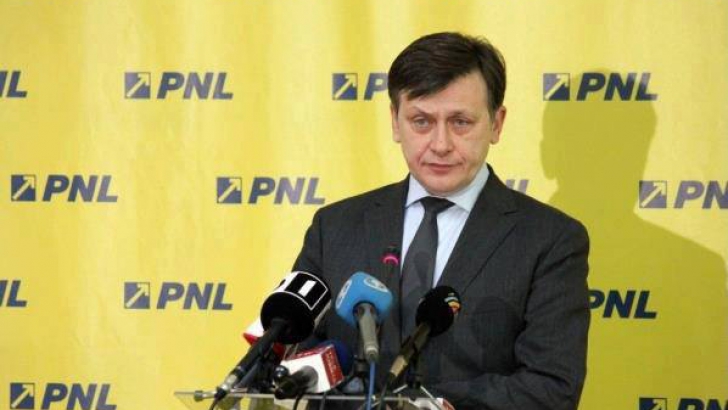 Antonescu: Mă aştept ca Băsescu să împartă mere pentru PMP şi să ducă oamenii la vot cu Loganul