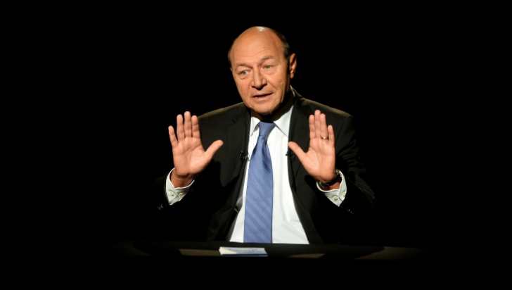 Băsescu: Luni am fost la Fundaţia Mişcarea Populară; Nimeni nu mă poate opri să votez PMP