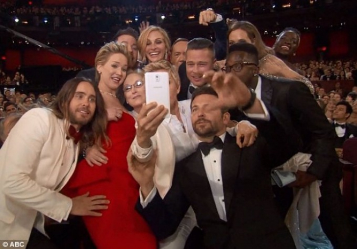 OSCAR 2014.Cea mai tare imagine de la Oscar! Cei mai mari actori din lume, într-o fotografie selfie!