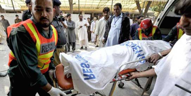 Cel puţin 35 de morţi după coliziunea între două autocare şi o cisternă, în Pakistan