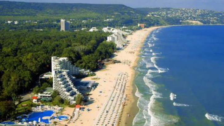 Femeie cercetată, după ce ar fi înşelat 23 de persoane cu pachete turistice în Bulgaria