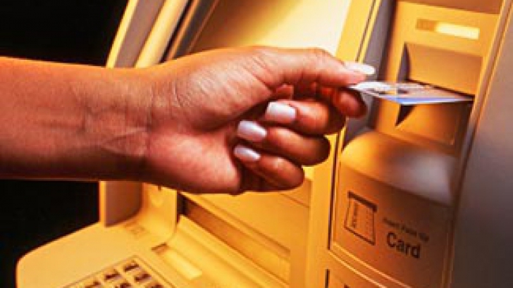 Doi români, arestaţi la un bancomat al băncii Chase din New York pentru fraude la ATM