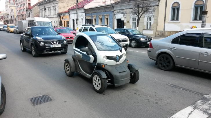 Unul dintre puținele autoturisme electrice din Cluj este un Renault adus din Belgia.