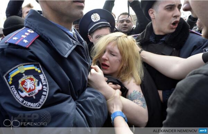 Activistele Femen au denunţat "războiul lui Putin"
