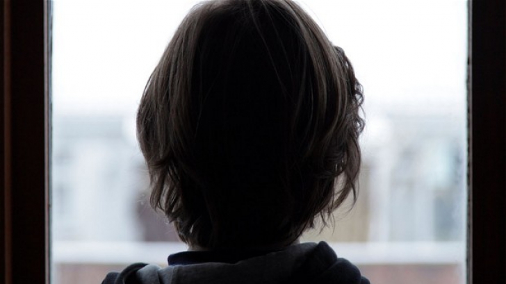Un băiat în vârstă de 12 ani din Marea Britanie și-a violat sora 