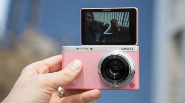  Samsung NX Mini: Samsung lansează o cameră foto dedicată fenomenului selfie