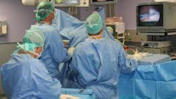 O tânără, aflată în comă la Iaşi după o sarcină extrauterină, a fost operată a patra oară