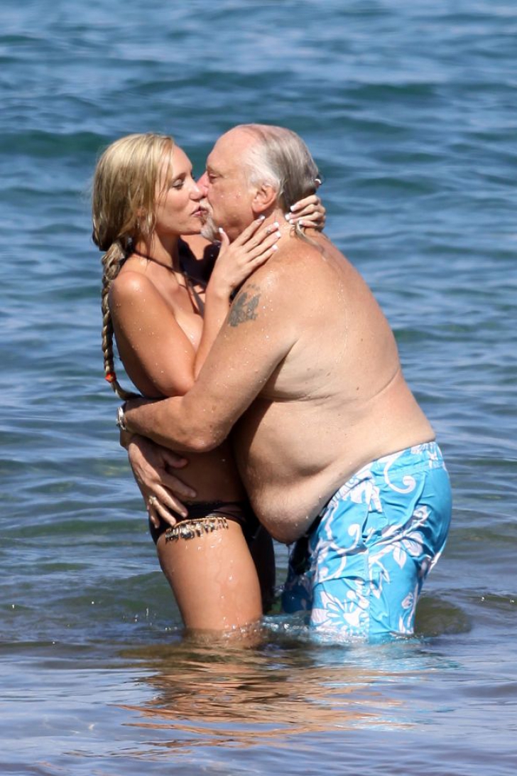 Cuplul care a îngrozit o plajă întreagă