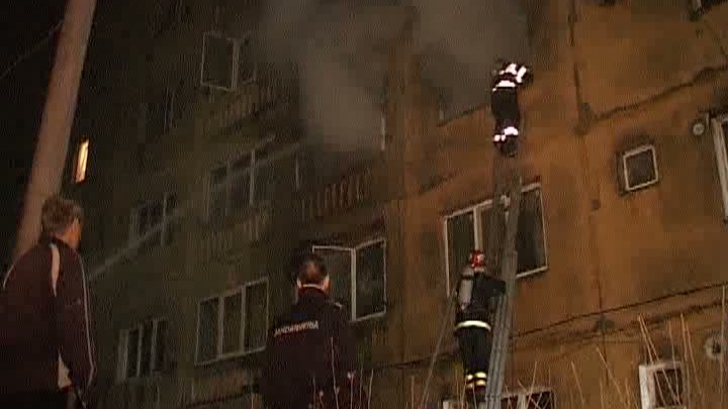 O explozie urmată de incendiu s-a produs  într-un bloc din Medgidia