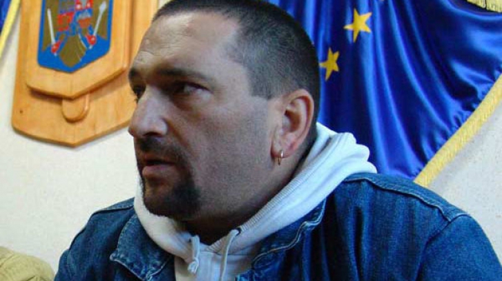 Poliţişti BCCO s-au fotografiat în faţa sediului IPJ Alba în tricouri cu imaginea lui Berbeceanu