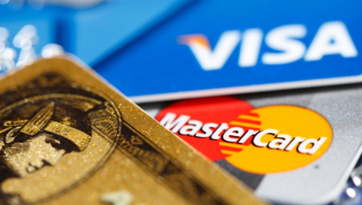 Visa şi MasterCard au oprit serviciile pentru clienţii băncilor ruseşti