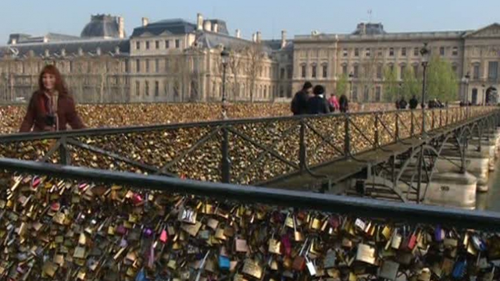 Simbolul îndrăgostiţilor din Paris