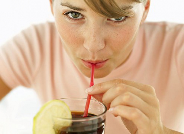 Pericolul ascuns al băuturilor dietetice