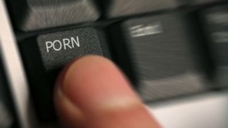 Patru bărbaţi din Timişoara, cercetaţi pentru PORNOGRAFIE INFANTILĂ prin sisteme informatice
