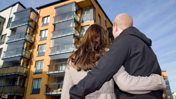 Primăriile să cumpere locuinţe scoase la licitaţie de bănci pentru a le închiria 