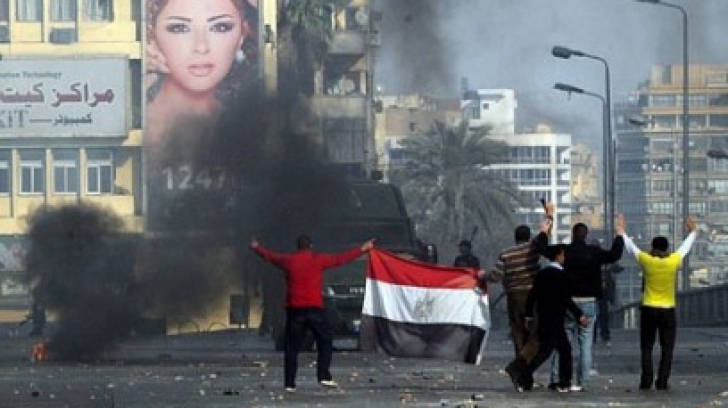 PROTESTE VIOLENTE în Egipt: elev de 13 ani, împuşcat mortal