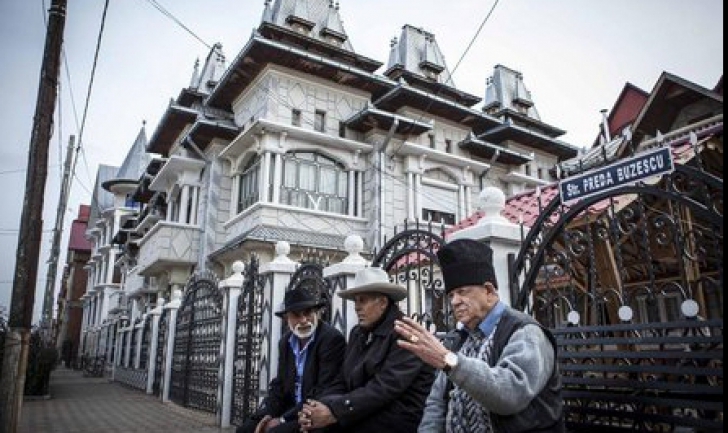 Romii bogaţi din Buzescu. Foto/Arhivă