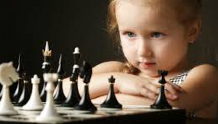 Din anul şcolar 2014-2015, elevii din învăţământul primar vor putea învăţa jocul de şah în cadrul şcolii