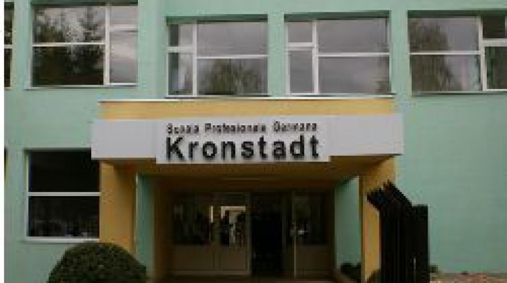 Primii absolvenţi ai Şcolii Kronstadt au locuri de muncă asigurate