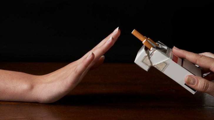 Câţi români sunt de acord cu interzicerea fumatului în spaţiile public?