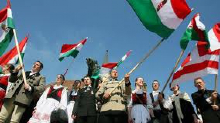 Sute de maghiari din Covasna au plecat spre Târgu Mureş