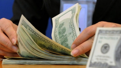 CURS BNR. Dolarul bate record după record la BNR. Moneda americană, la un nou maxim istoric