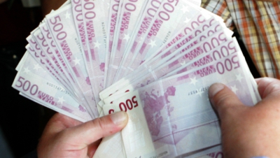 Cui vor fi alocaţi banii publici