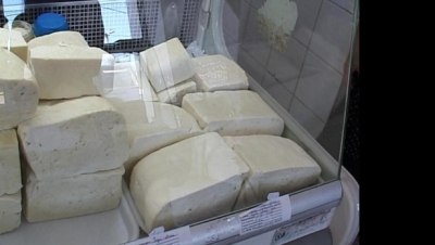Brânza de Sibiu, un brand românesc falsificat de Paști la București