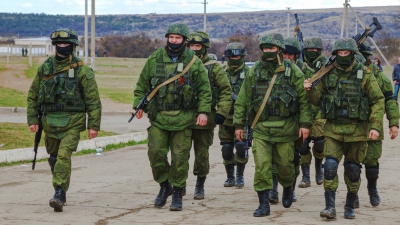 Soldații ruși au arme si protecții individuale MULT MAI BUNE decât soldații americani