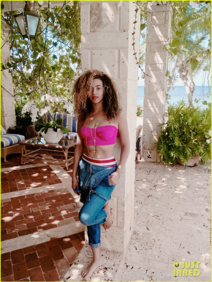 Beyonce, prinsă cu Photoshop în fotografiile naturale din vacanţă