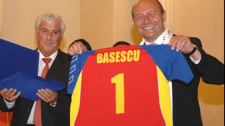 Legendele handbalului românesc, primite de Băsescu